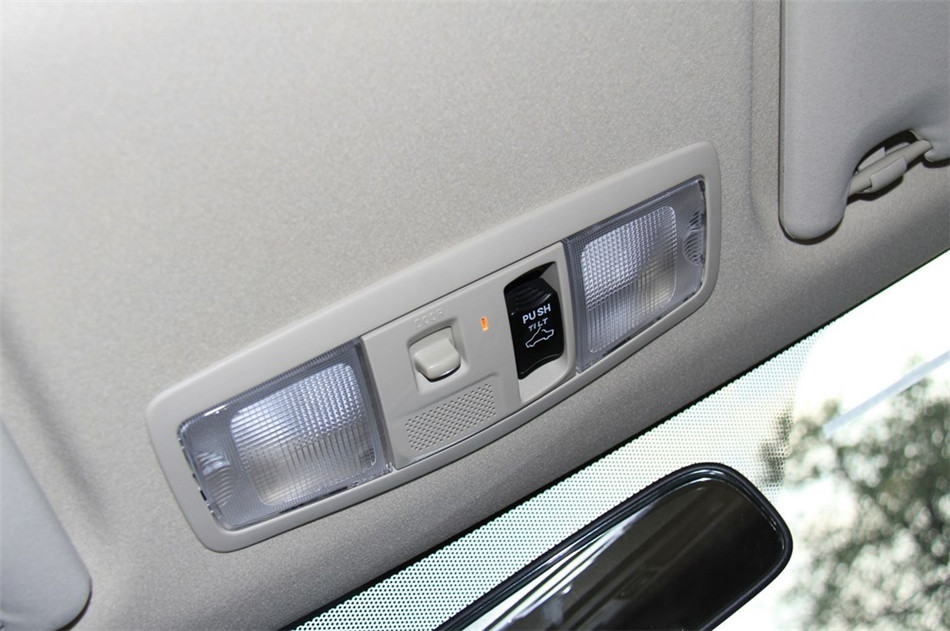 2013款 2.4L CVT 四驱 豪华导航版 7座 座椅空间