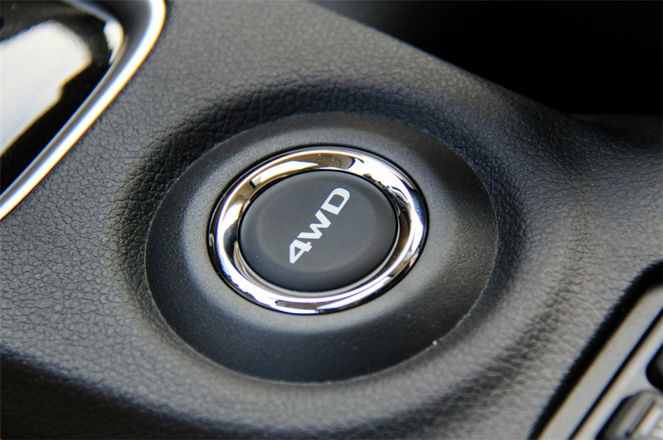 2013款 2.4L CVT 四驱 豪华导航版 7座 座椅空间