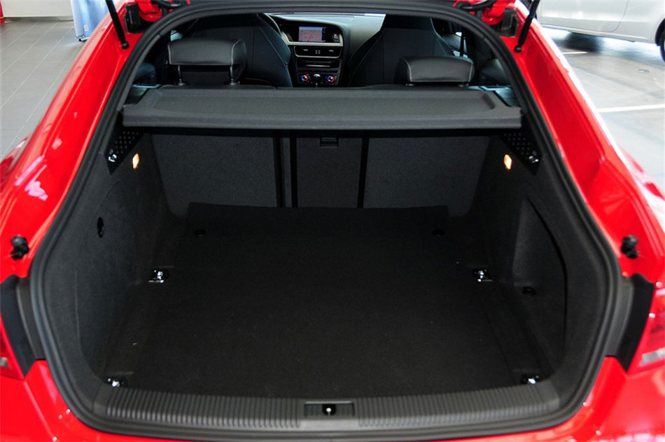 2012款 3.0T 双离合 Sportback 座椅空间