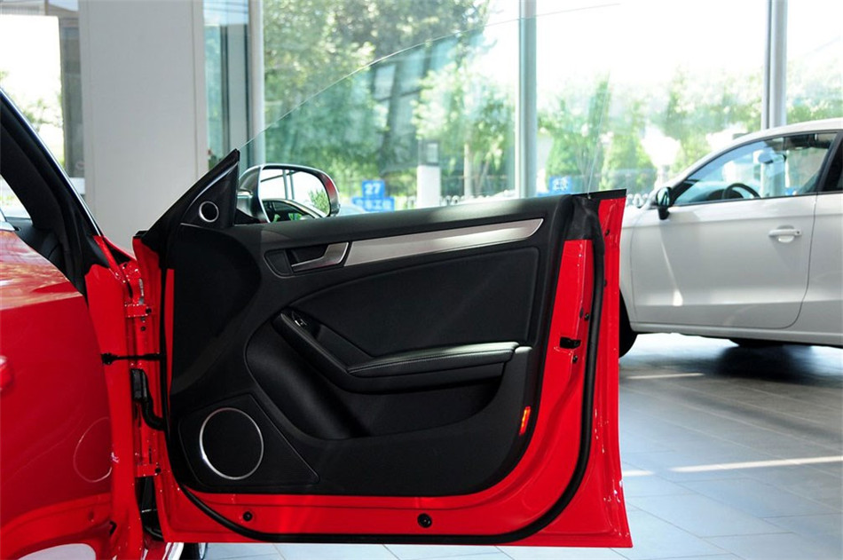 2012款 3.0T 双离合 Sportback 座椅空间