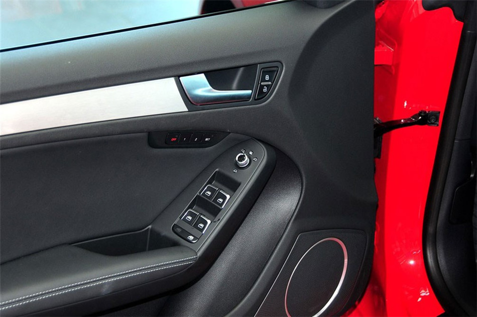 2012款 3.0T 双离合 Sportback 座椅空间