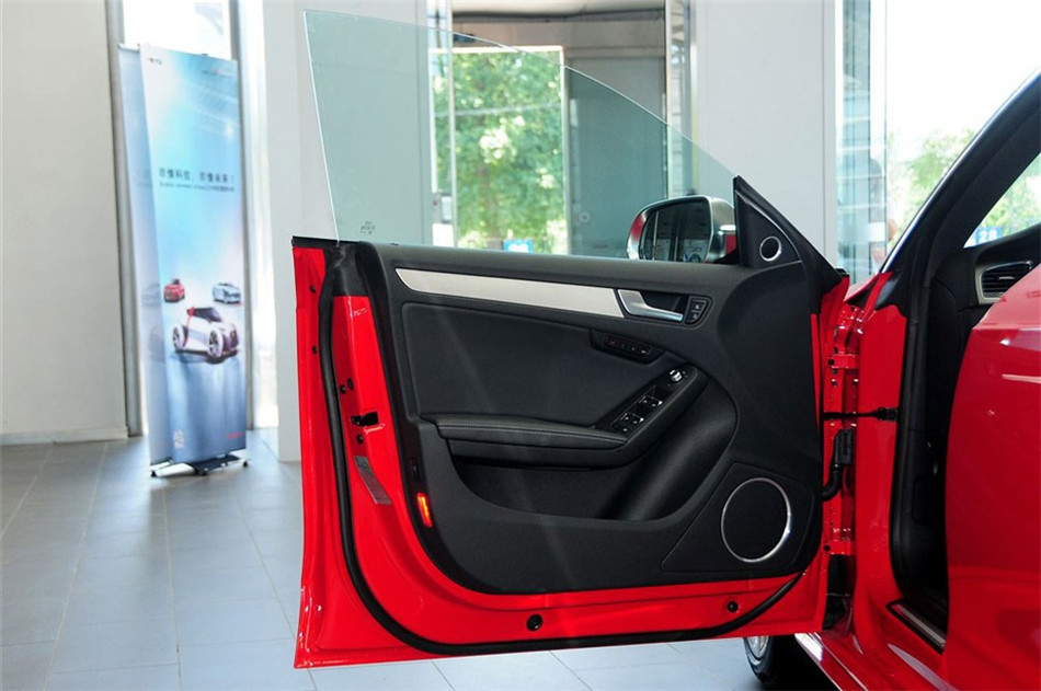 2012款 3.0T 双离合 Sportback 座椅空间