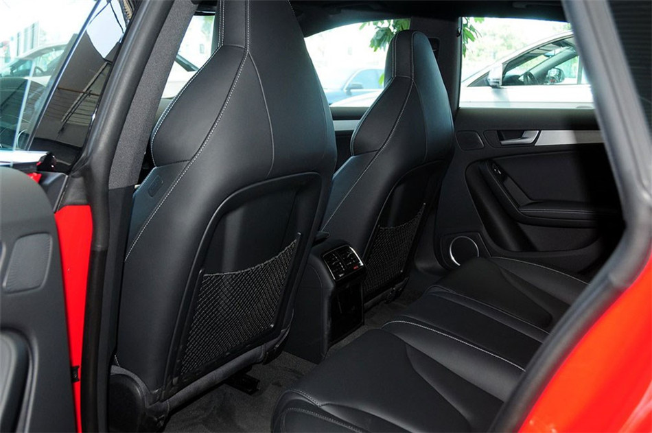 2012款 3.0T 双离合 Sportback 座椅空间