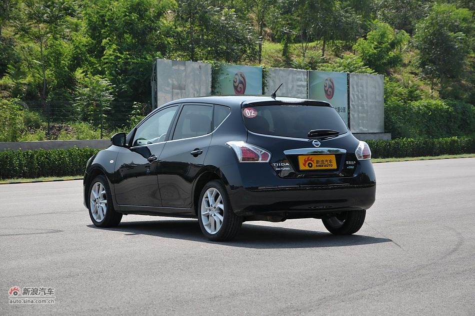 2011款骐达GTS外观