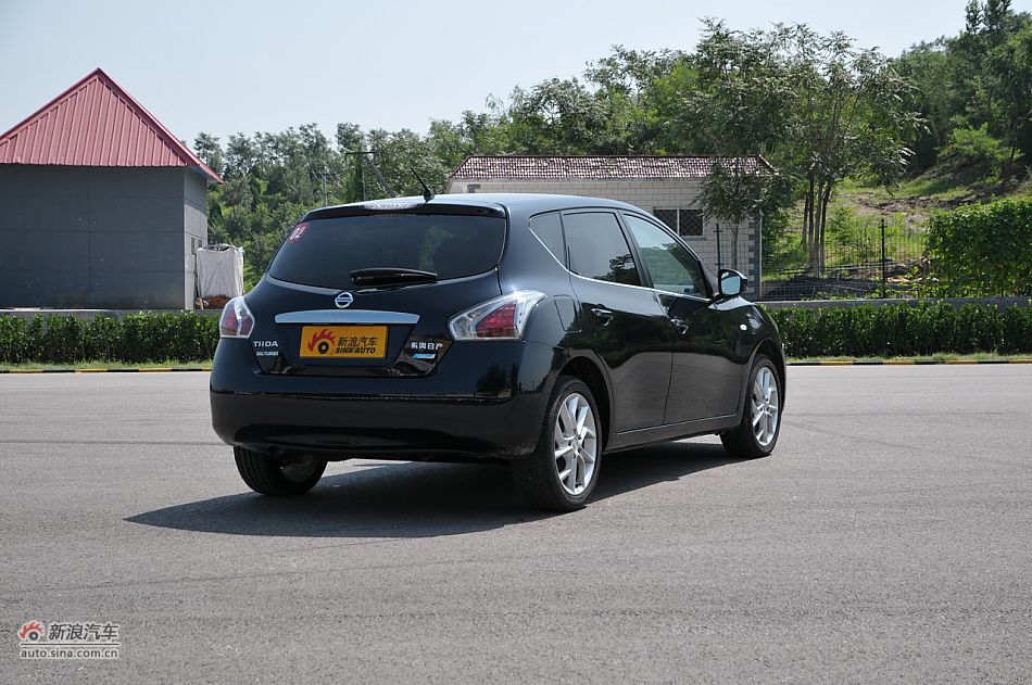 2011款骐达GTS外观