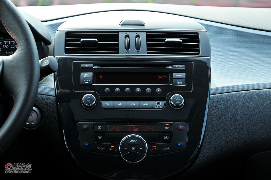 2011款骐达GTS内饰