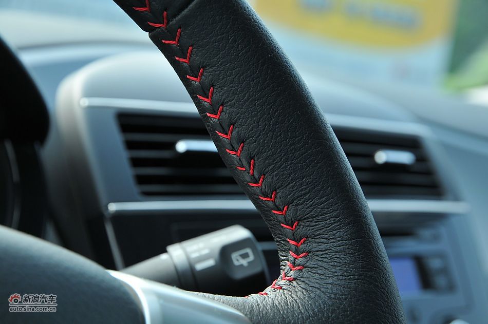 2011款骐达GTS内饰