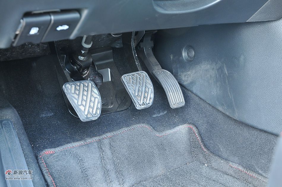 2011款骐达GTS内饰