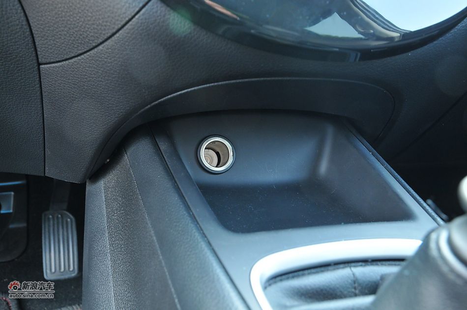 2011款骐达GTS内饰
