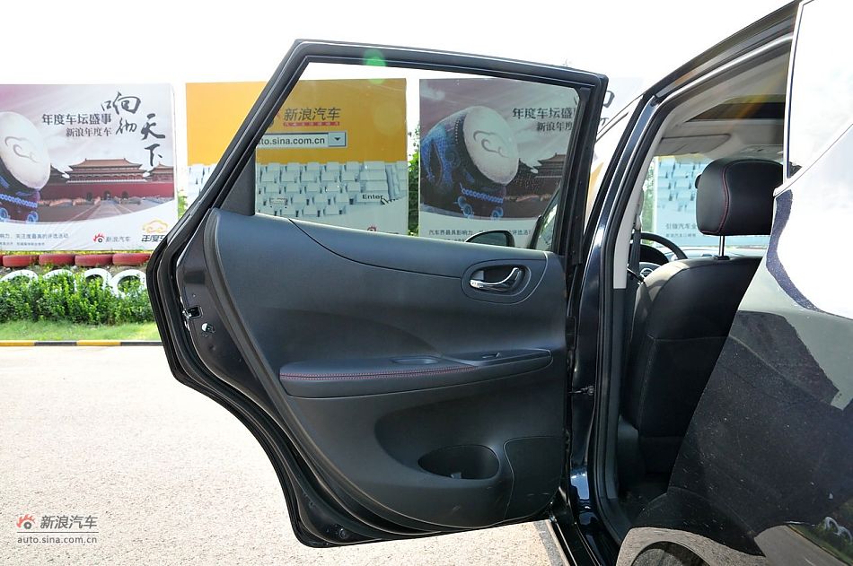 2011款骐达GTS内饰