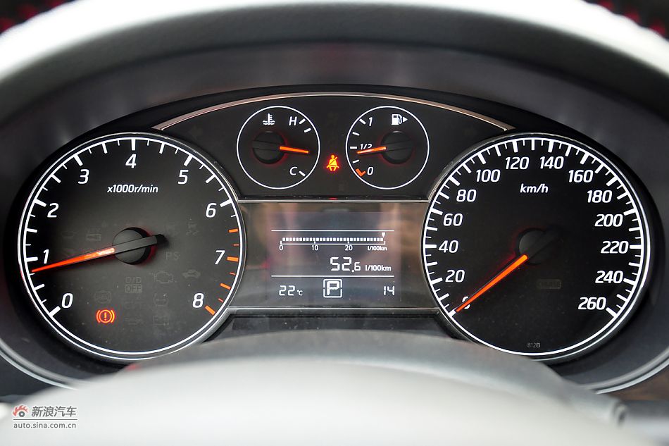 2011款骐达1.6T高清到店实拍