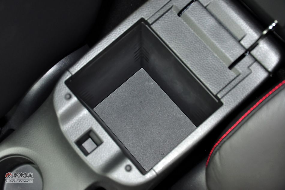 2011款骐达1.6T高清到店实拍