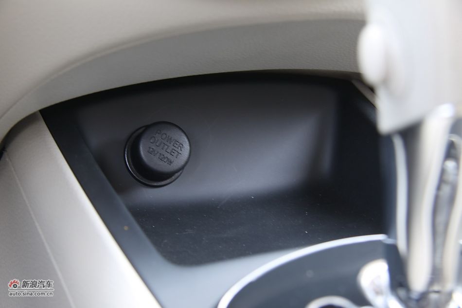 2011款骐达内饰