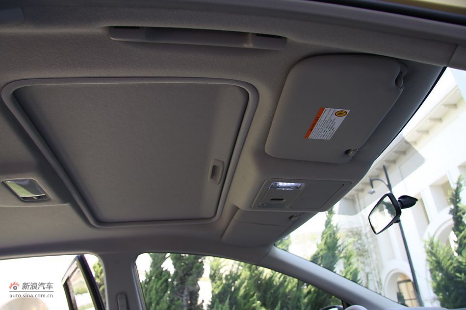 2011款骐达内饰