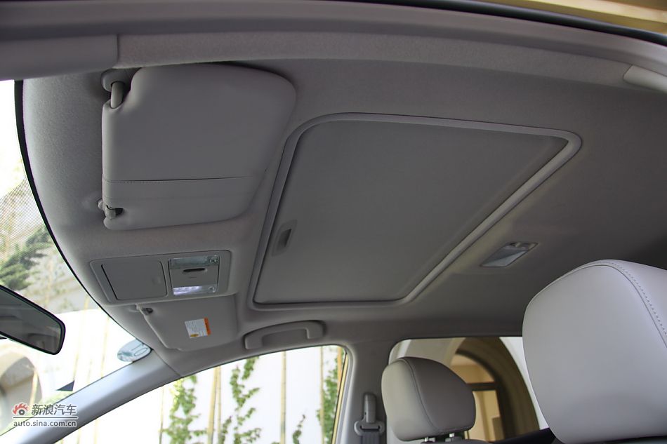 2011款骐达内饰