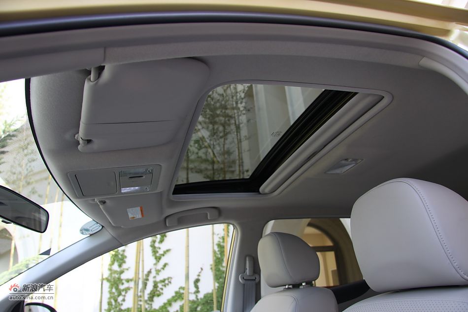 2011款骐达内饰