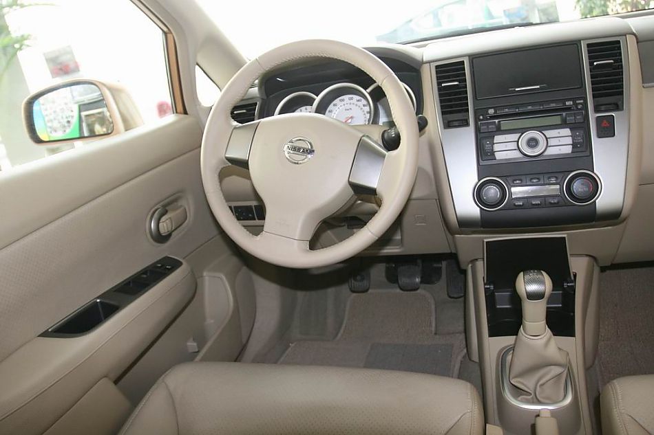 骐达内饰实拍图片