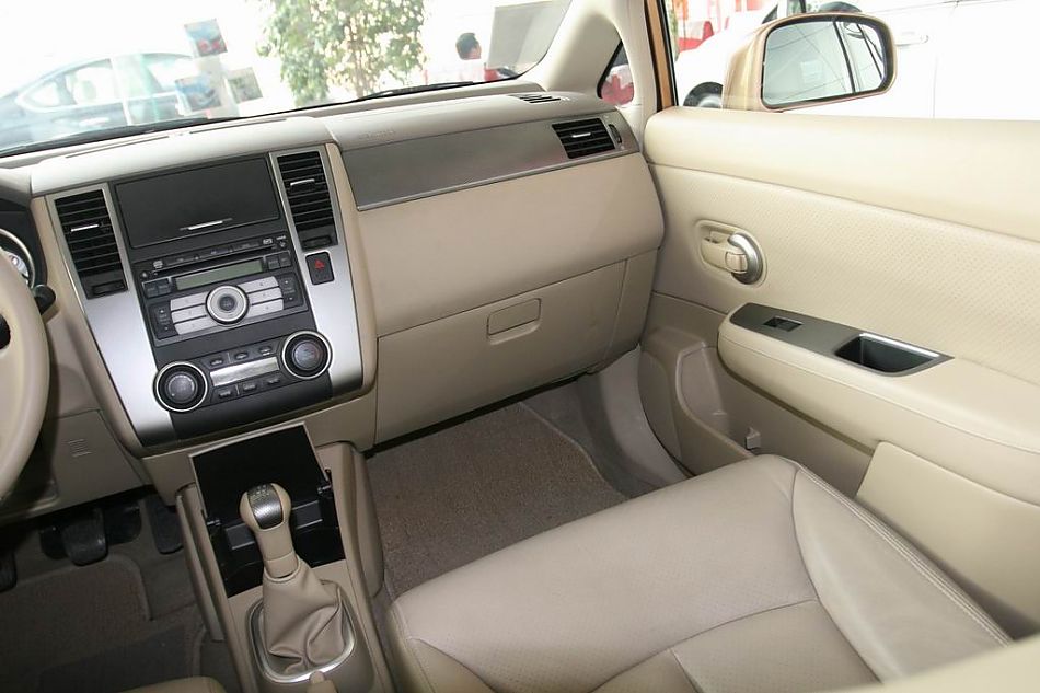 骐达内饰实拍图片