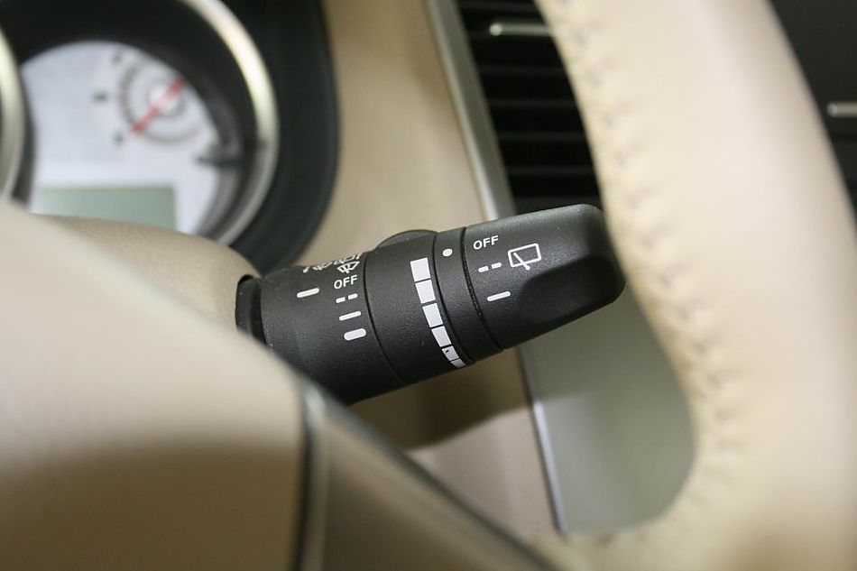 骐达内饰实拍图片