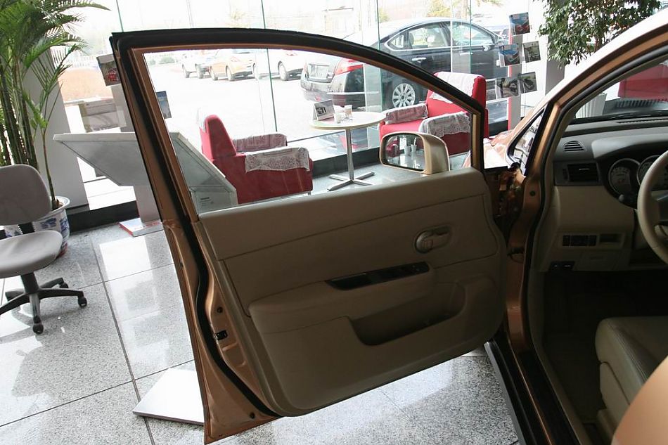 骐达内饰实拍图片