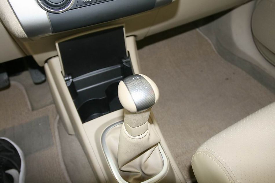 骐达内饰实拍图片