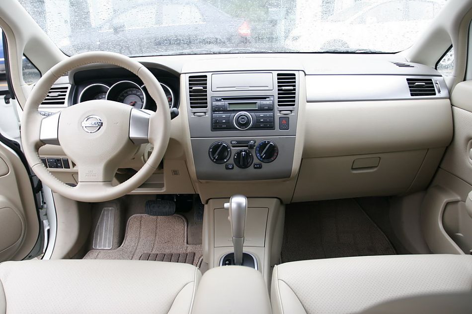 东风日产骐达内饰