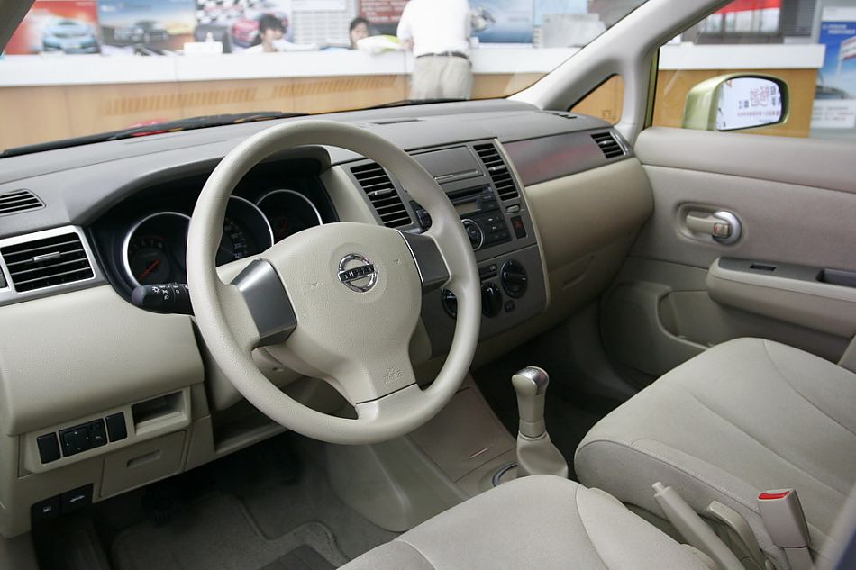 东风日产骐达内饰