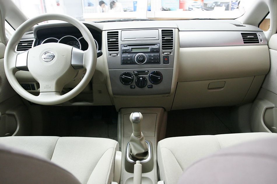 东风日产骐达内饰