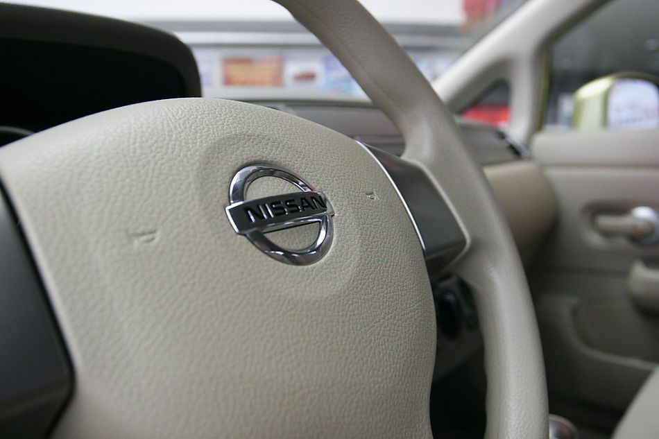 东风日产骐达方向盘