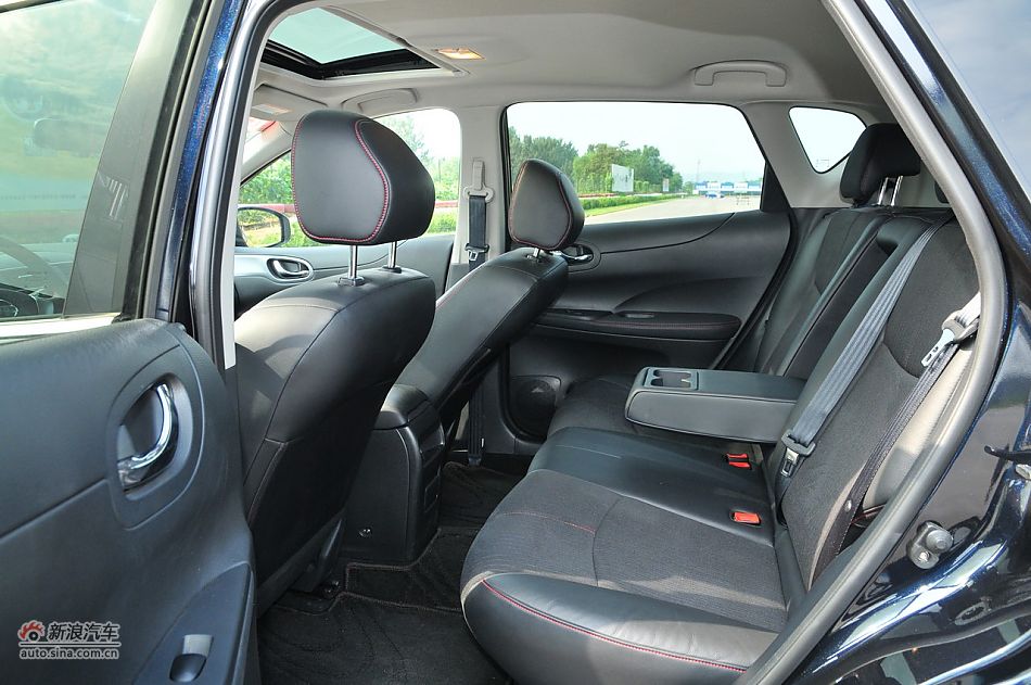 2011款骐达GTS座椅及储物空间