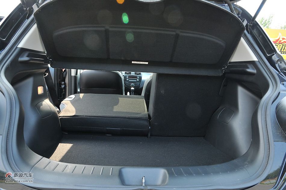 2011款骐达GTS座椅及储物空间