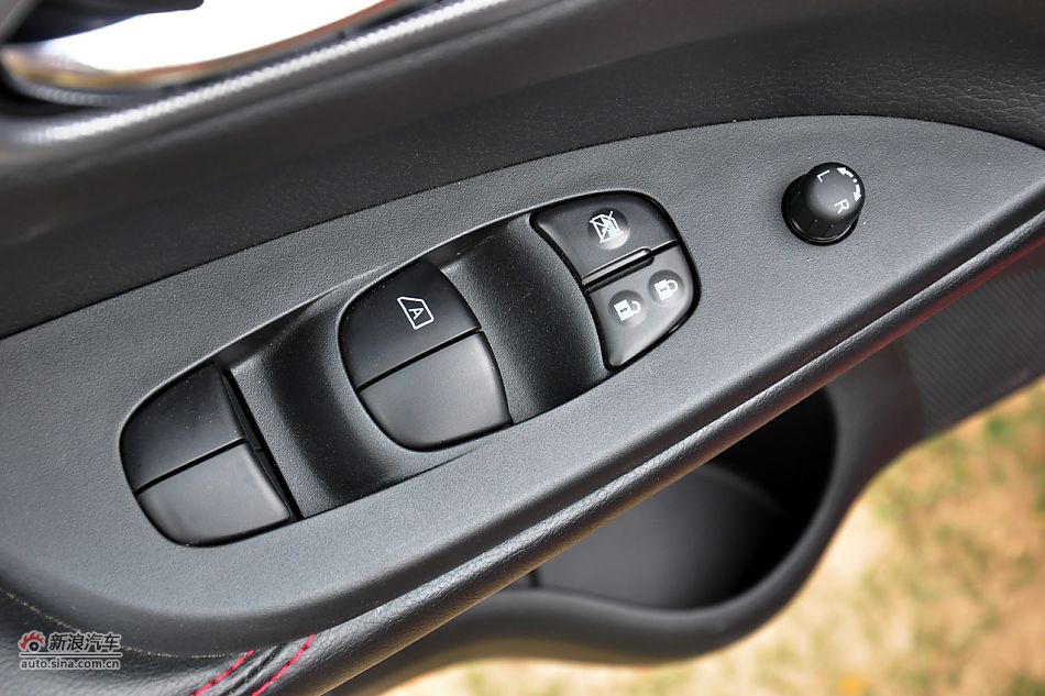 2011款骐达1.6T高清到店实拍