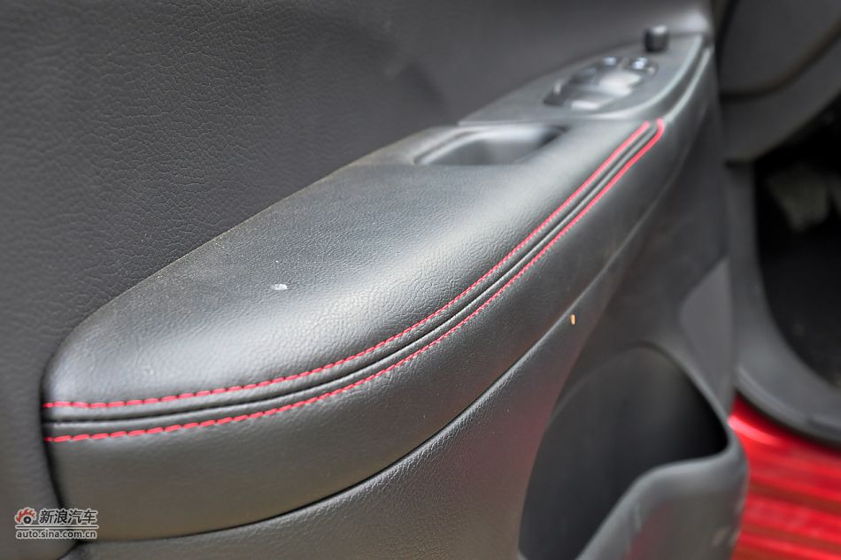2011款骐达1.6T高清到店实拍