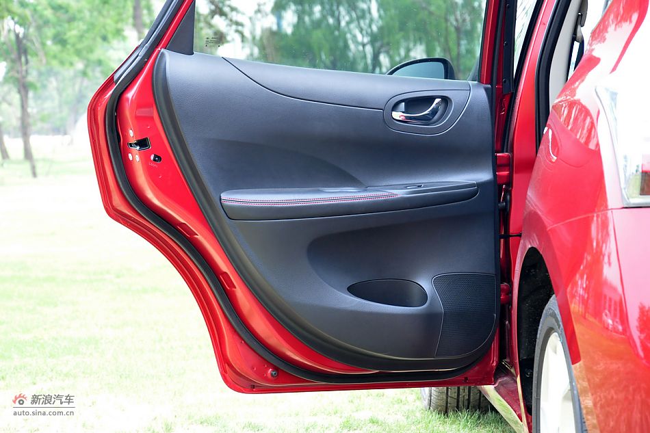 2011款骐达1.6T高清到店实拍
