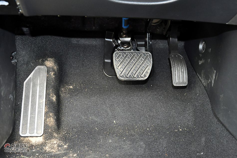 2011款骐达1.6T高清到店实拍