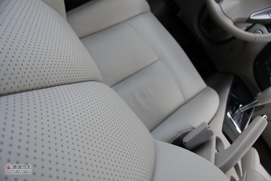 2011款骐达座椅空间