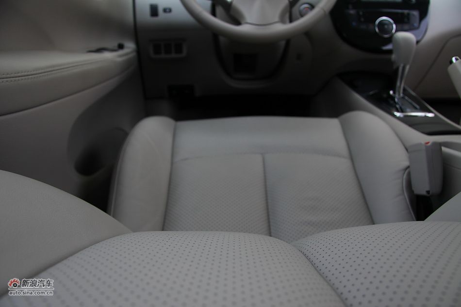2011款骐达座椅空间