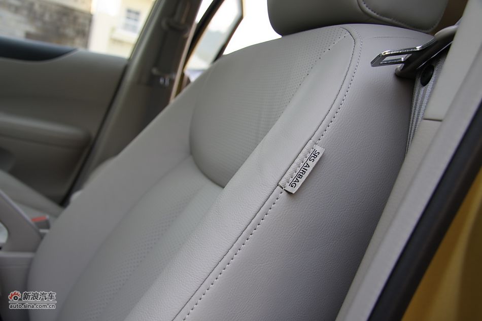 2011款骐达座椅空间