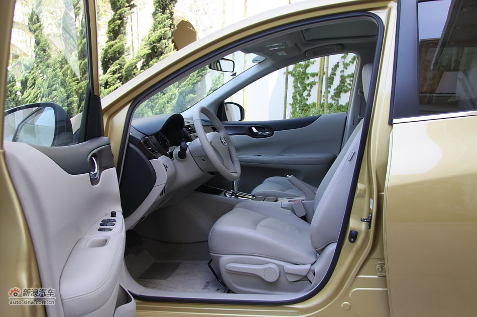 2011款骐达座椅空间