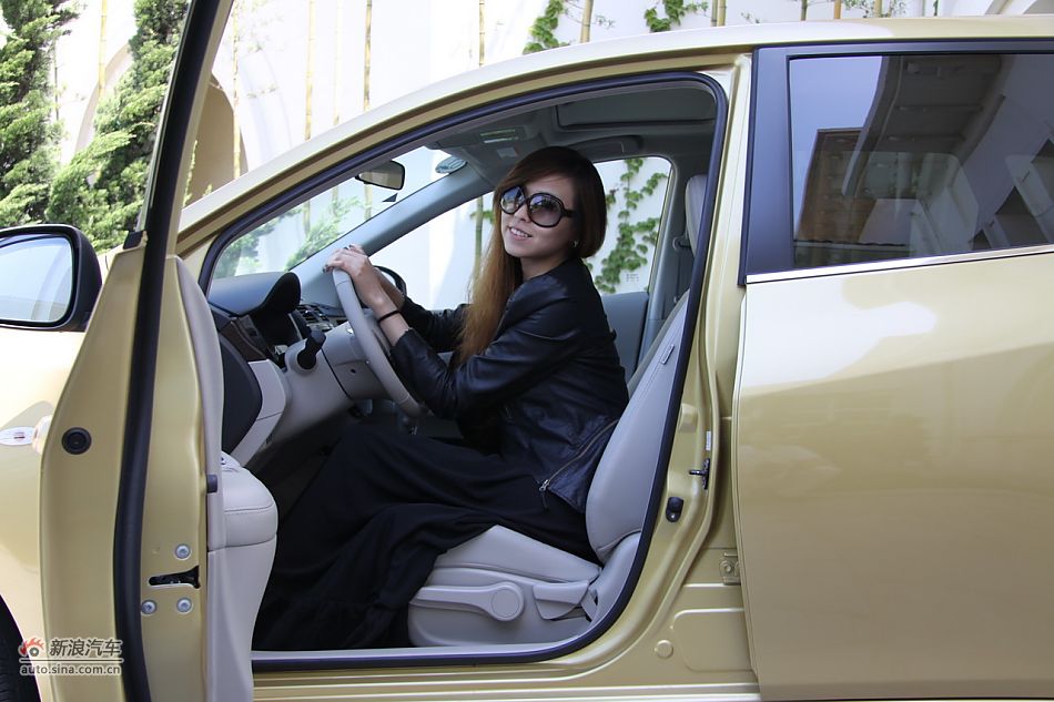 2011款骐达座椅空间