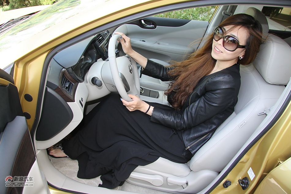 2011款骐达座椅空间