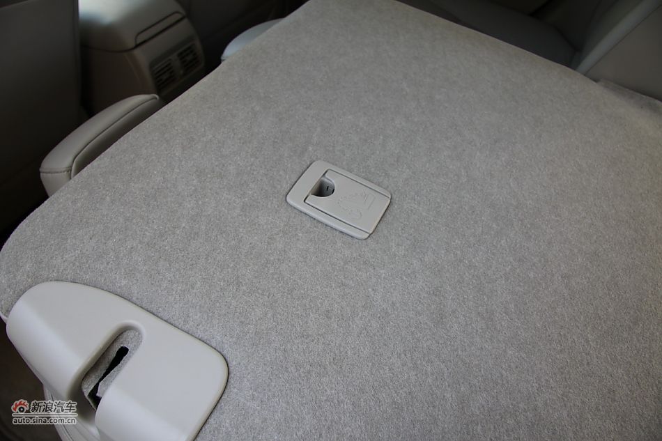 2011款骐达座椅空间