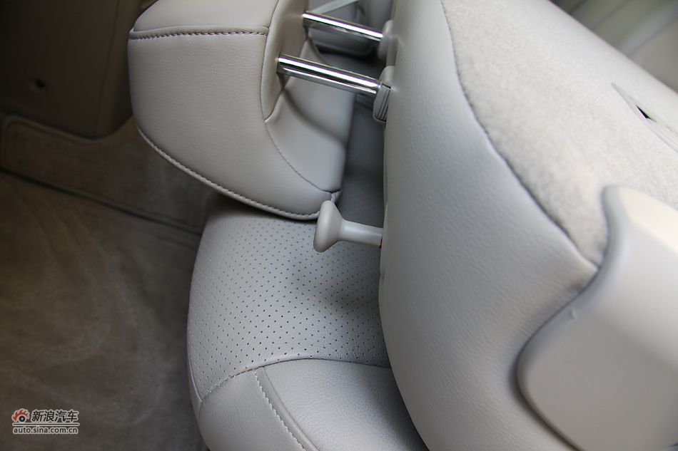 2011款骐达座椅空间