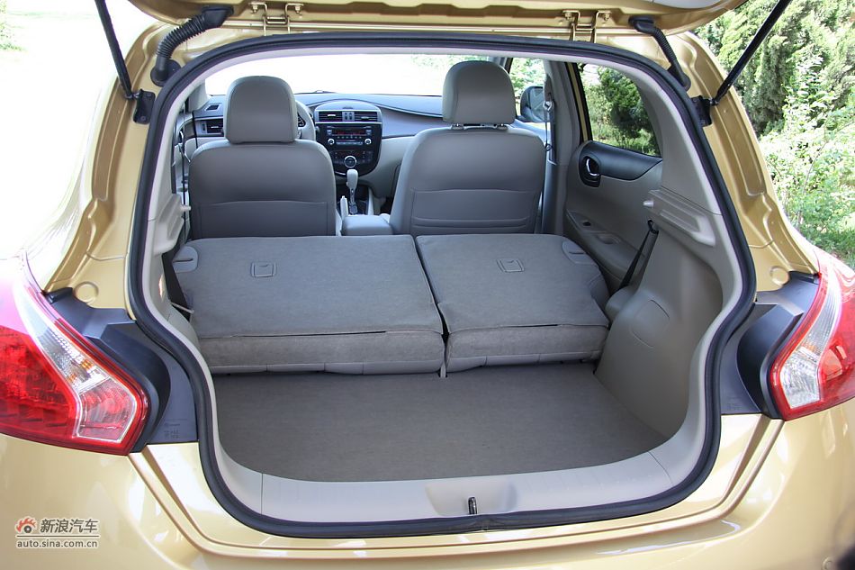 2011款骐达座椅空间