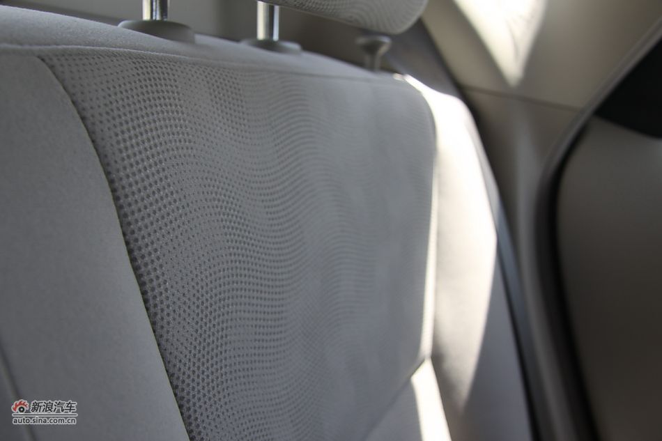 2011款骐达座椅空间
