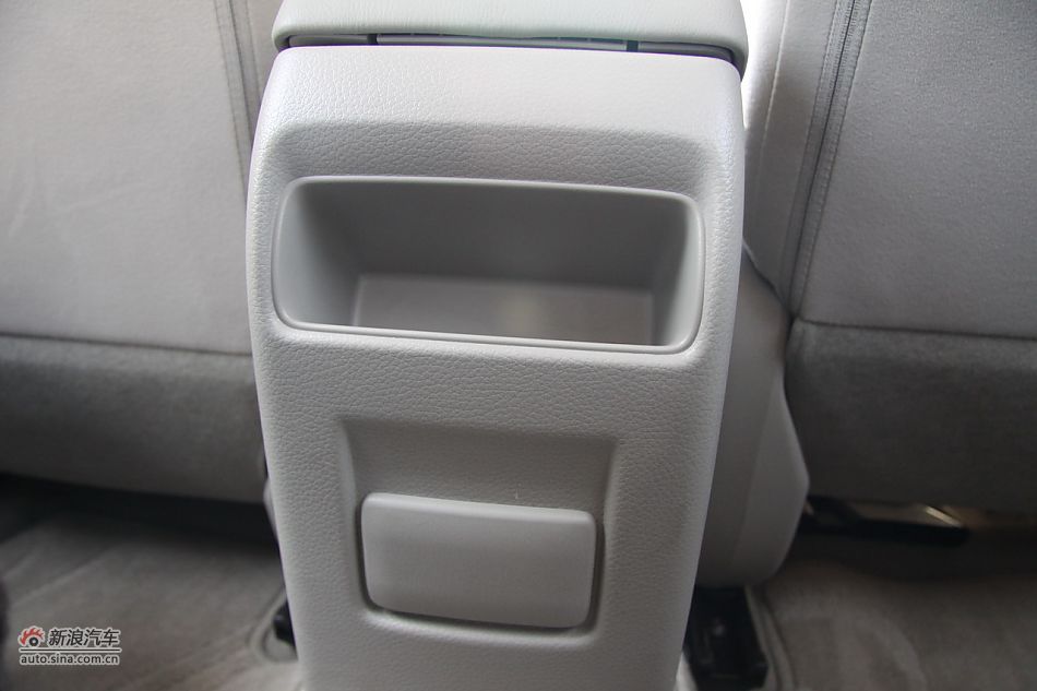 2011款骐达座椅空间