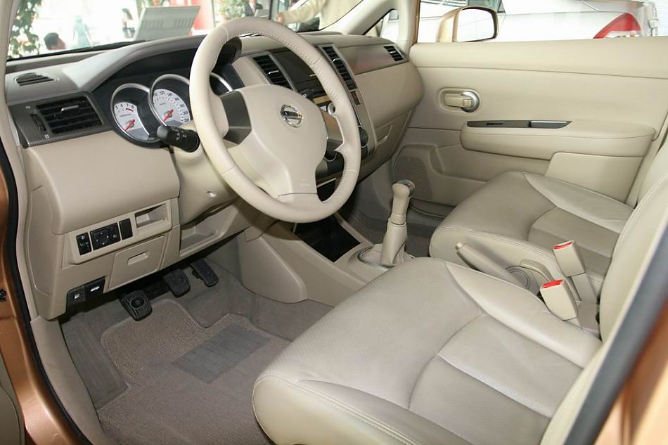 骐达内饰实拍图片