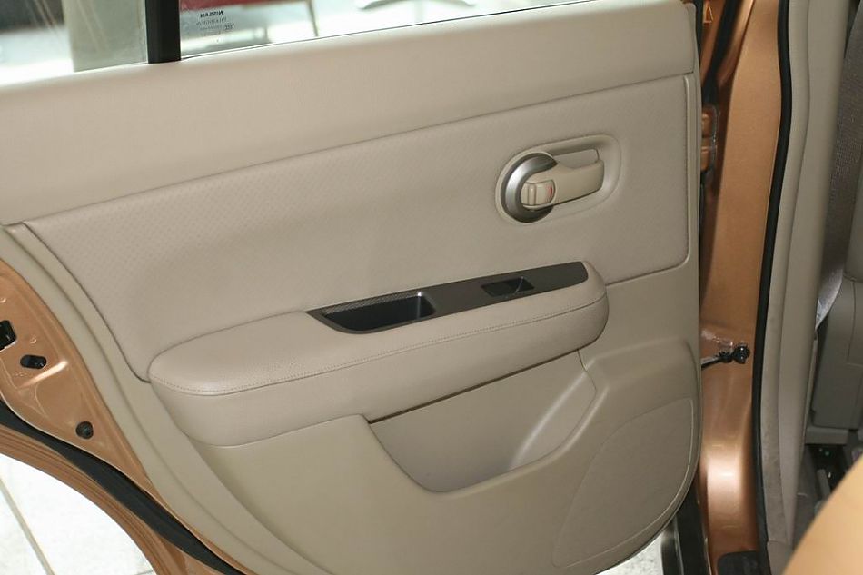 骐达内饰实拍图片