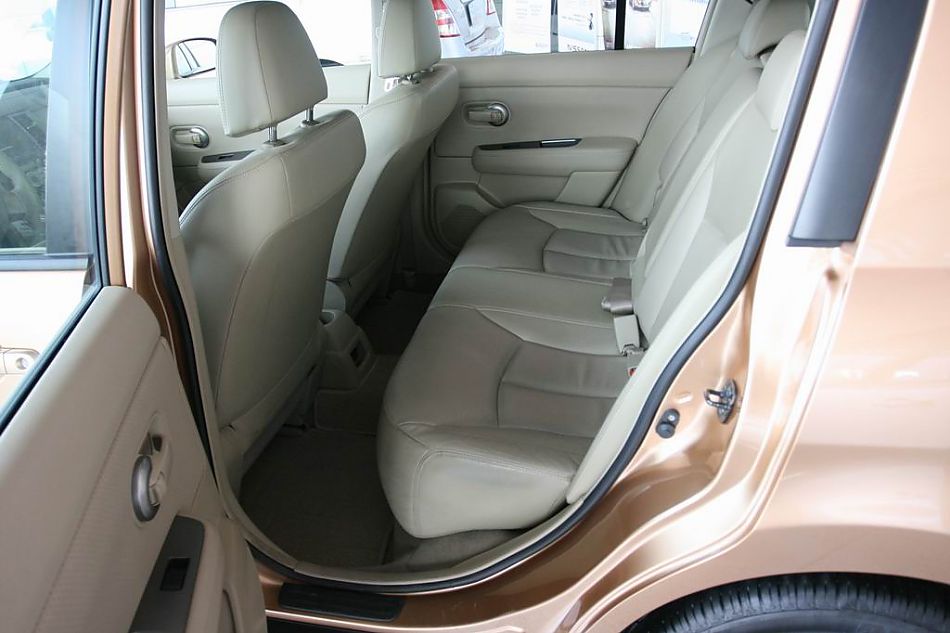 骐达内饰实拍图片