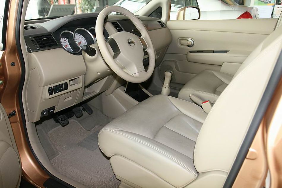 骐达内饰实拍图片